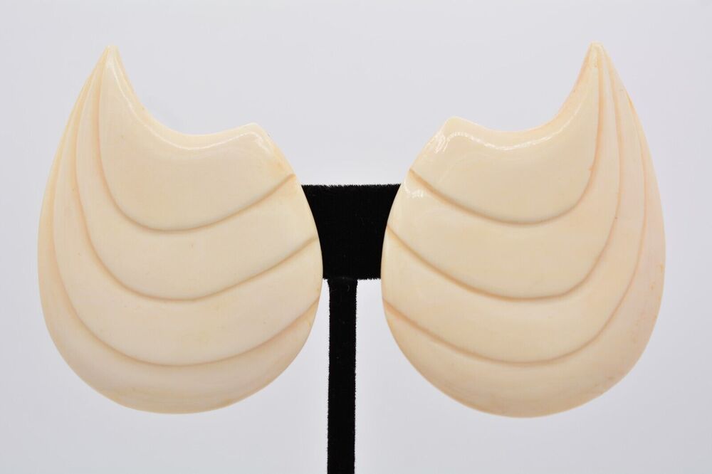 Vintage Clip ON Earrings Off White Chunky Carved Ribbed Ridged 1980s BinAA